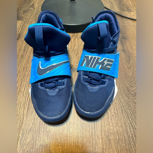 Nike Future Court 3 "Midnight Navy/Blue/Metallic Silver" Basketball Shoes size 6 - Picture 3 of 17